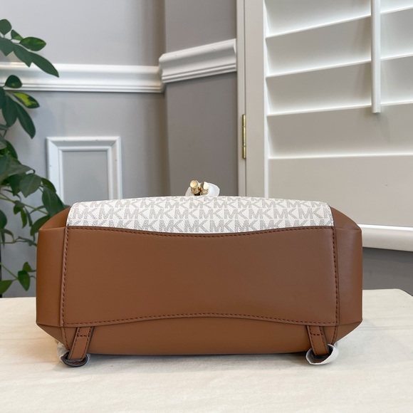 🔥NeW! Michael Kors Phoebe Backpack - Picture 3 of 7